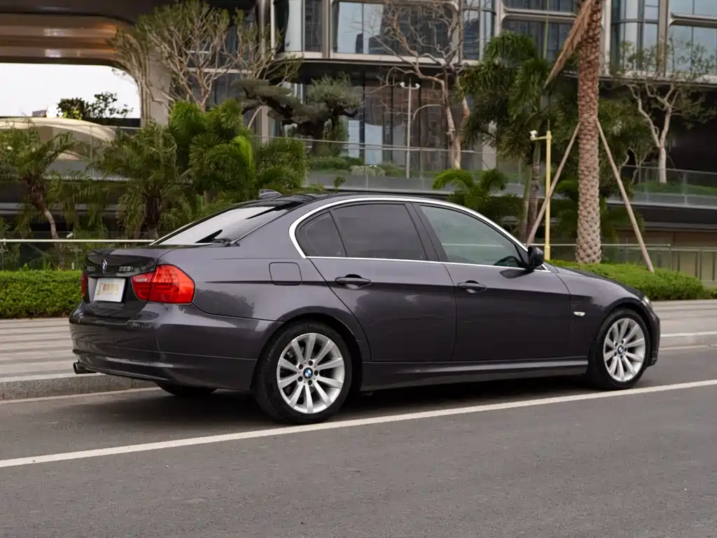BMW 3 Series 2009 — фото 13