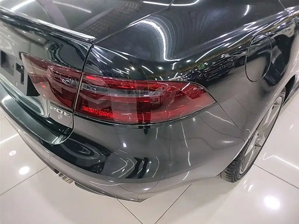 Jaguar XE 2017 — фото 8