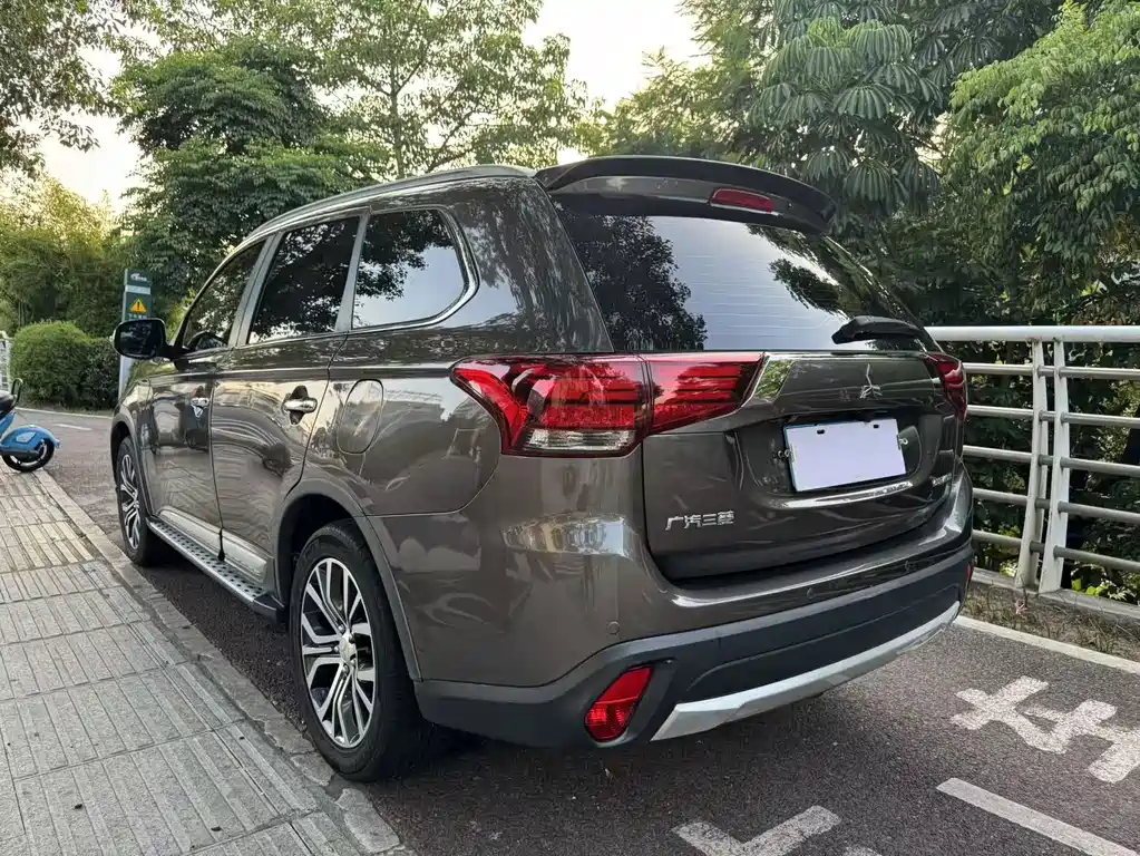 Mitsubishi Outlander 2019 — фото 7