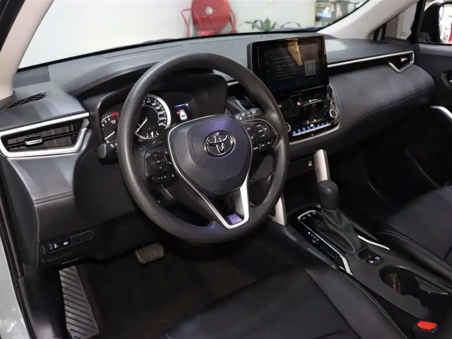 Toyota Corolla Cross 2022 — фото 10
