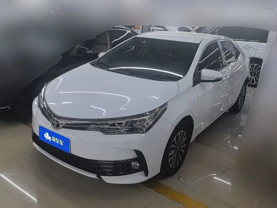 Toyota Corolla 2018 — фото 1