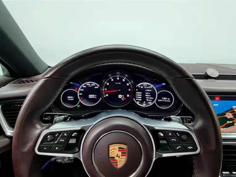 Porsche Panamera 2019 — фото 10