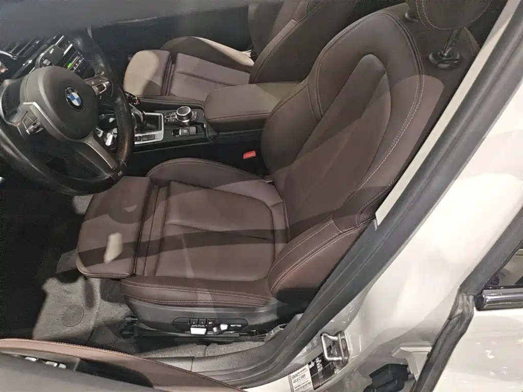 BMW 1 Series 2023 — фото 15