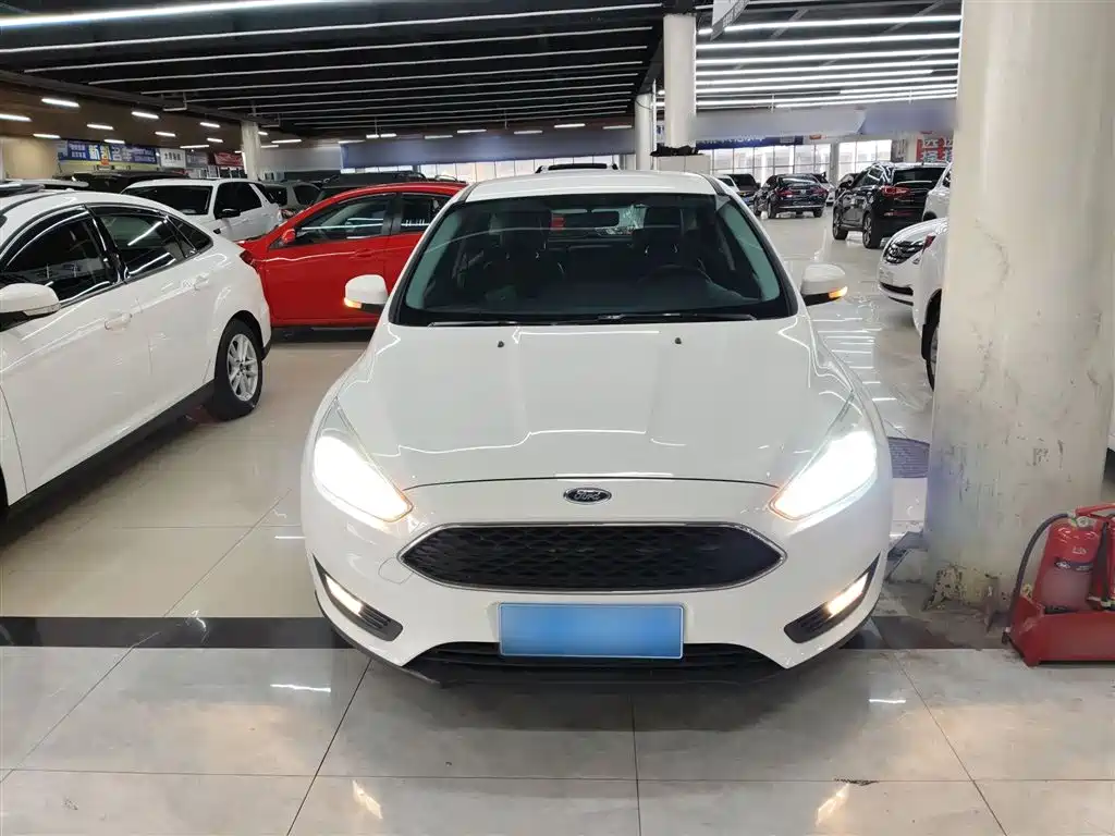 Ford Focus 2017 — фото 20
