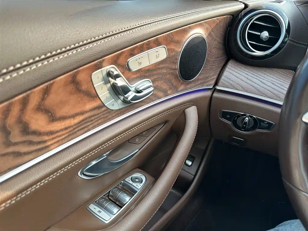 Mercedes-Benz E-Class 2023 — фото 21