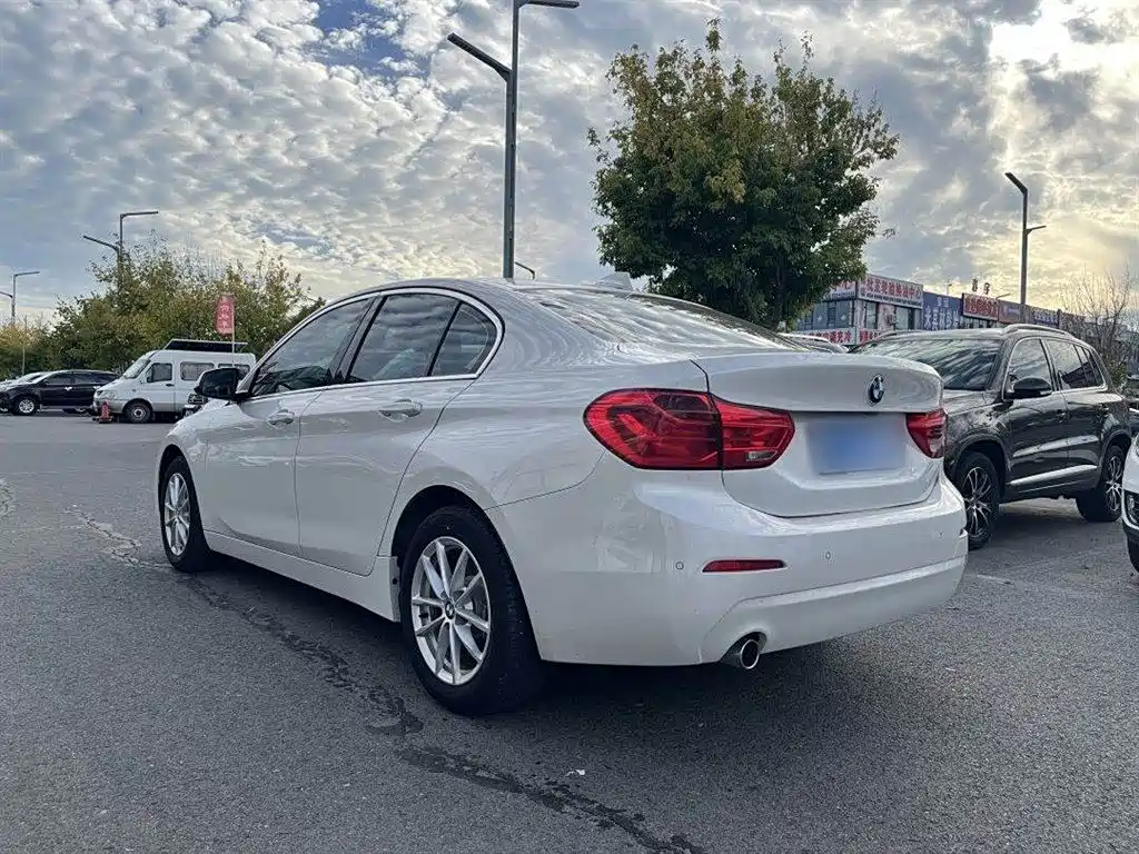 BMW 1 Series 2019 — фото 9