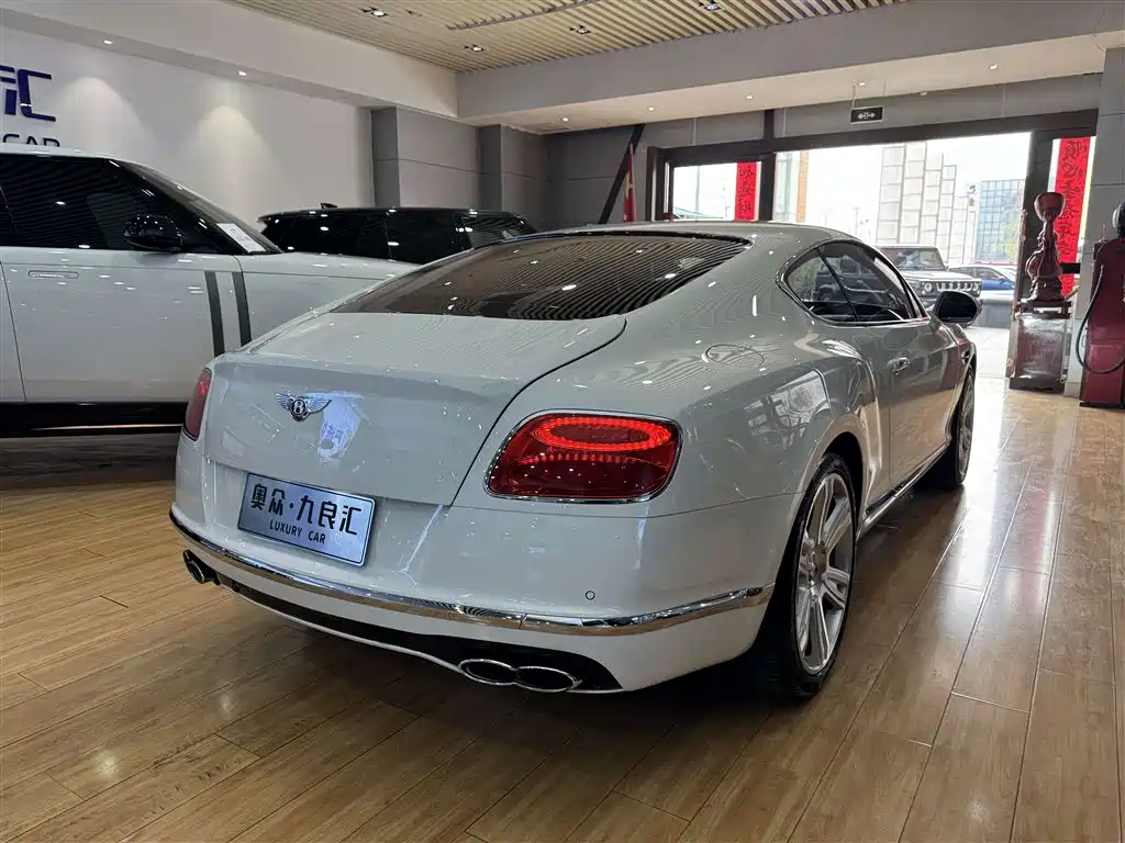 Bentley Continental 2017 — фото 14