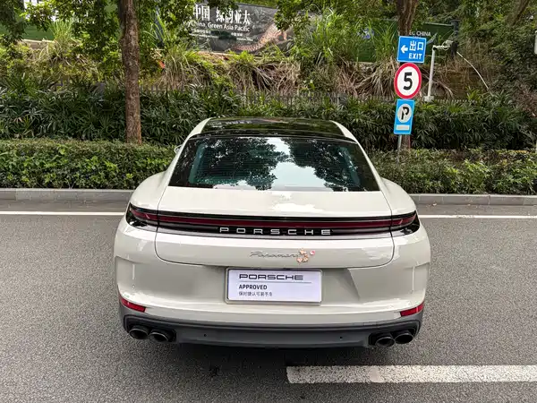 Porsche Panamera 2025