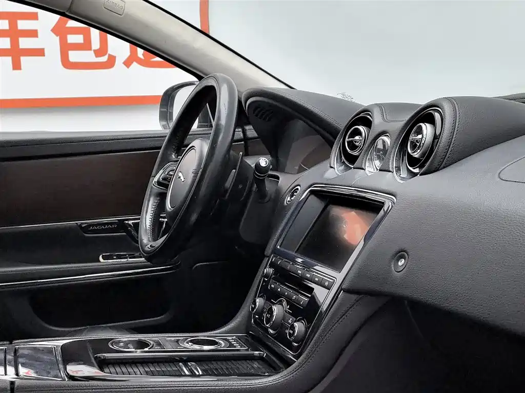 Jaguar XJ 2014 — фото 22
