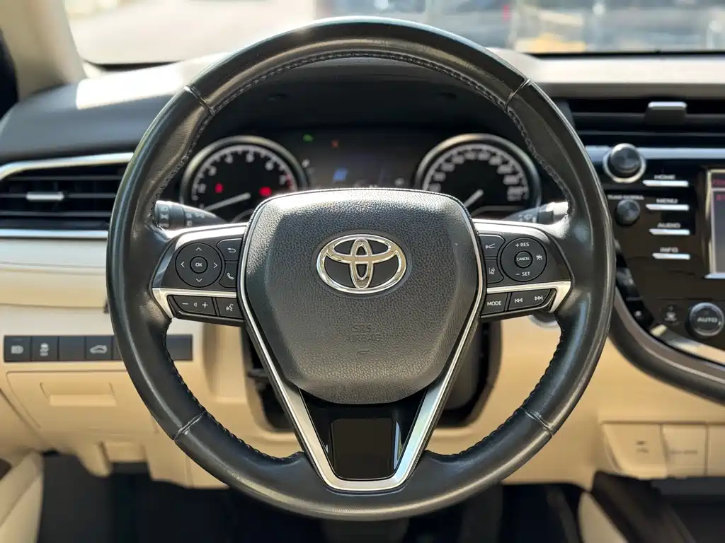 Toyota Camry 2018 — фото 6