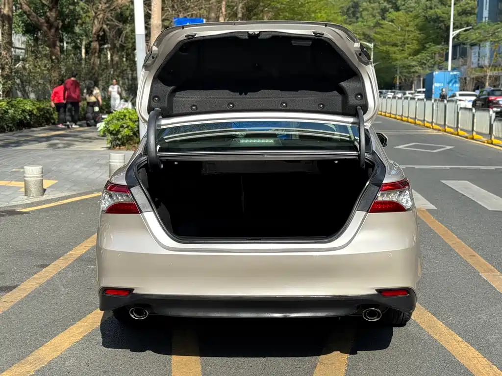 Toyota Camry 2018 — фото 15