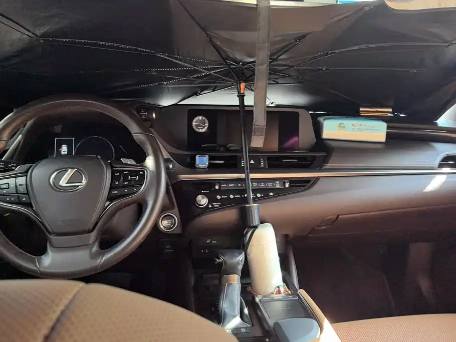 Lexus ES 2021 — фото 12