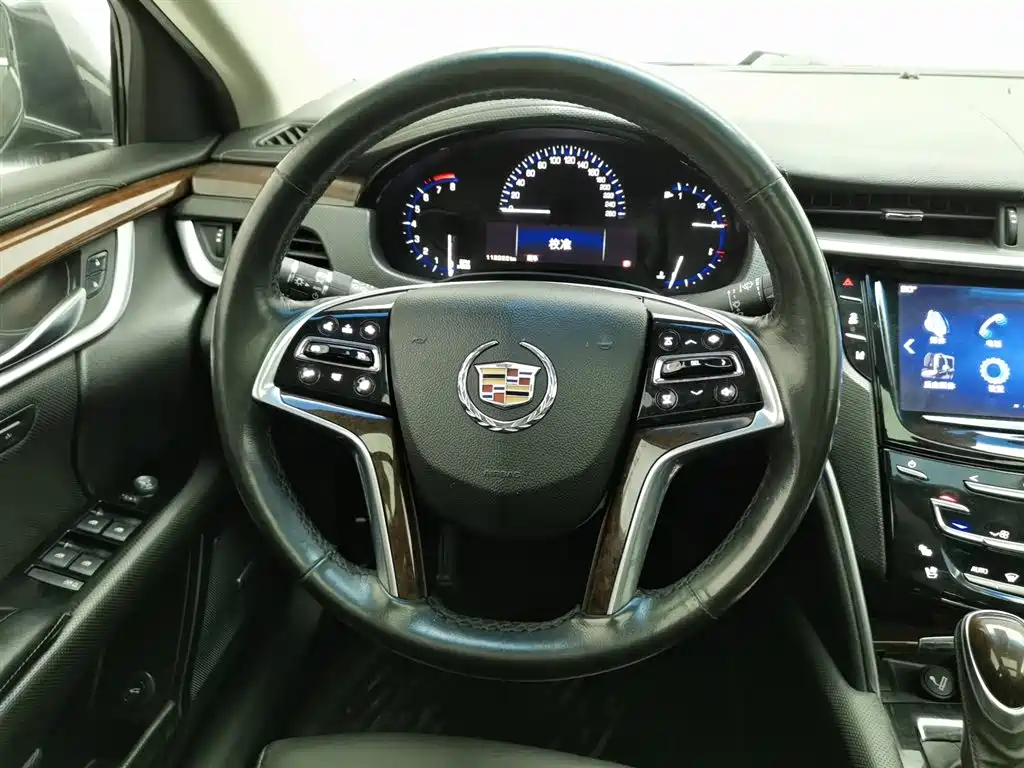 Cadillac XTS 2013 — фото 11