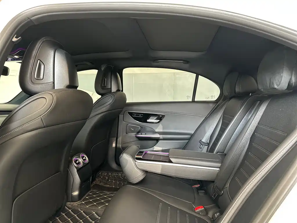 Mercedes-Benz C-Class 2023 — фото 8