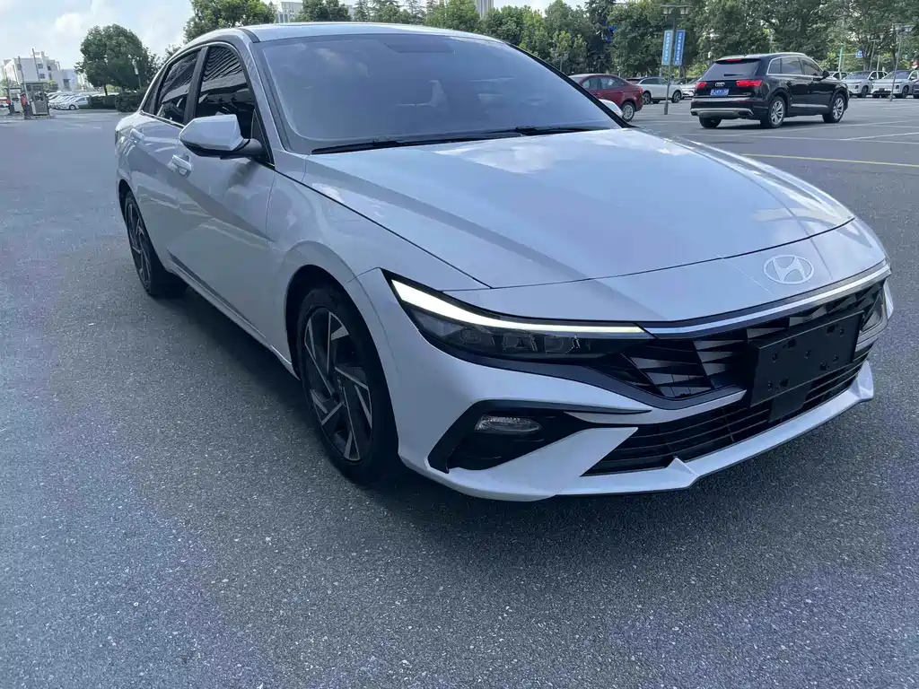Hyundai Elantra 2025