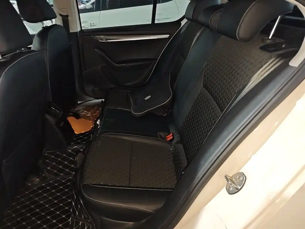 Skoda Octavia 2020 — фото 17