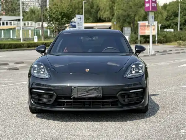 Porsche Panamera 2023