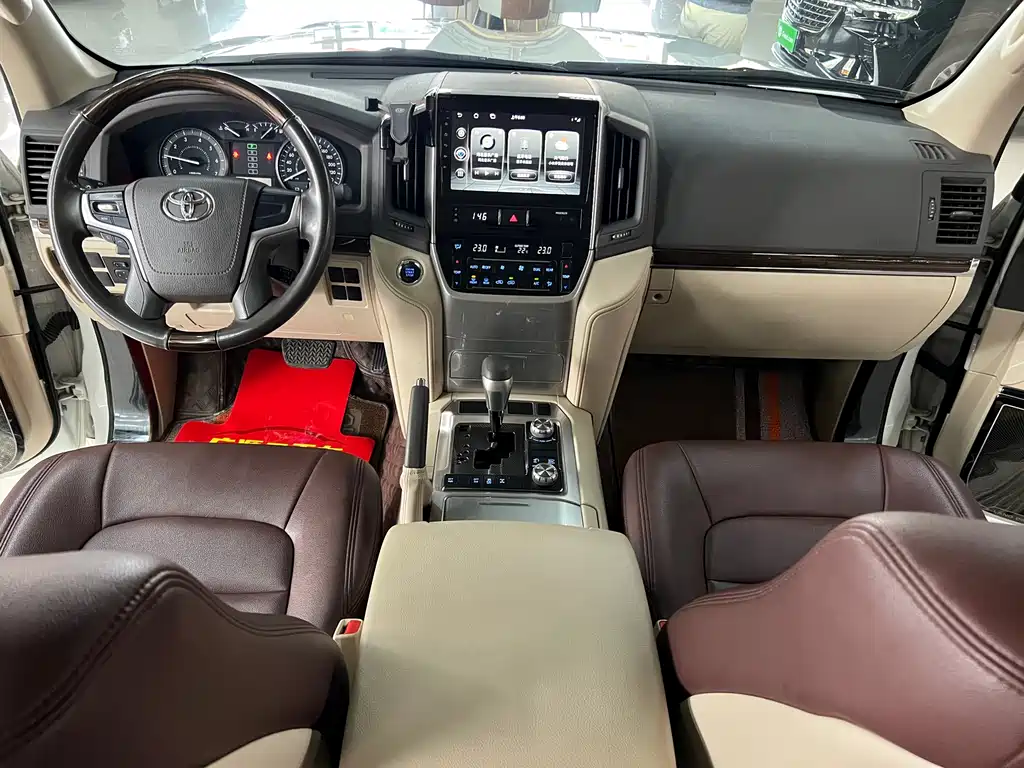 Toyota Land Cruiser 2019 — фото 11