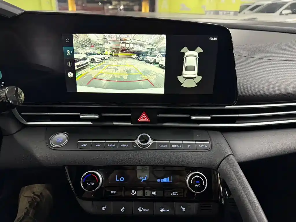 Hyundai Elantra 2023 — фото 13
