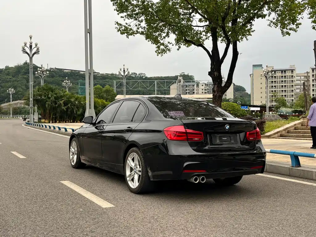 BMW 3 Series 2018 — фото 13