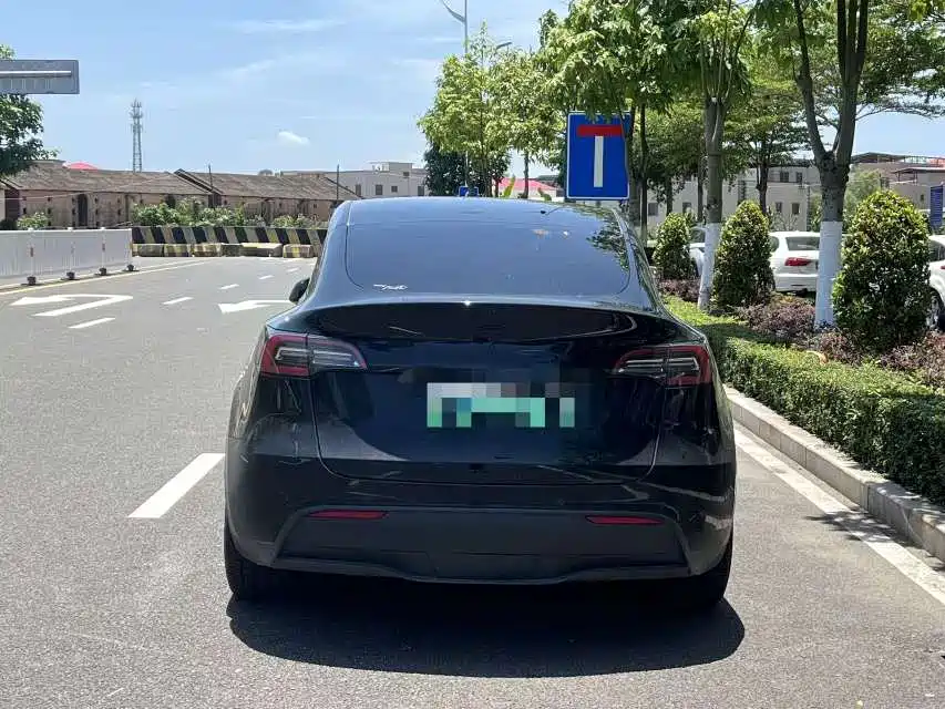 Tesla Model Y 2022 — фото 8