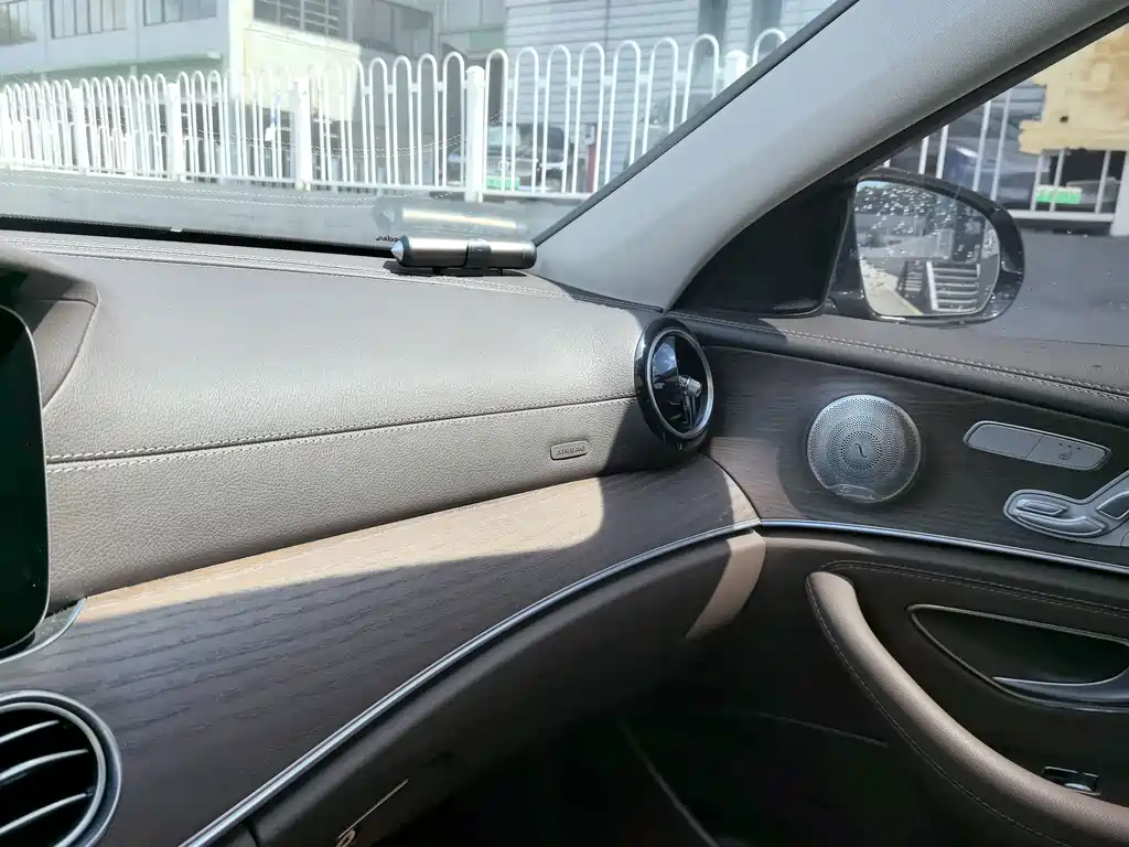 Mercedes-Benz E-Class 2023 — фото 13