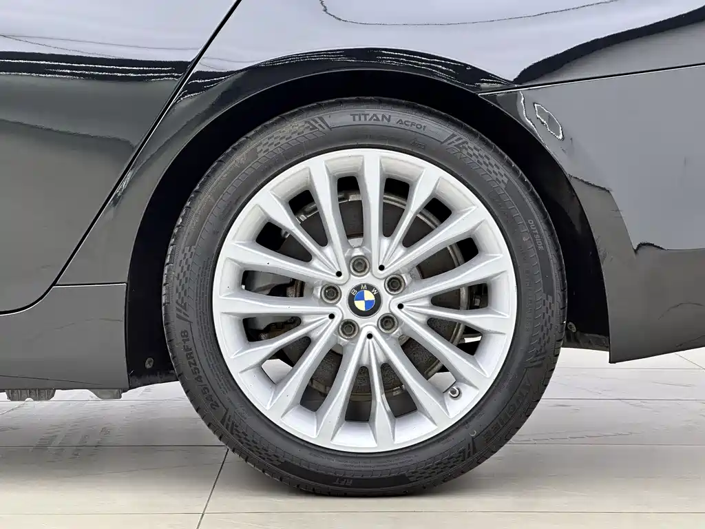BMW 5 Series New Energy 2019 — фото 13
