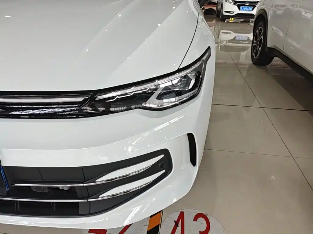 Volkswagen Golf 2025 — фото 24