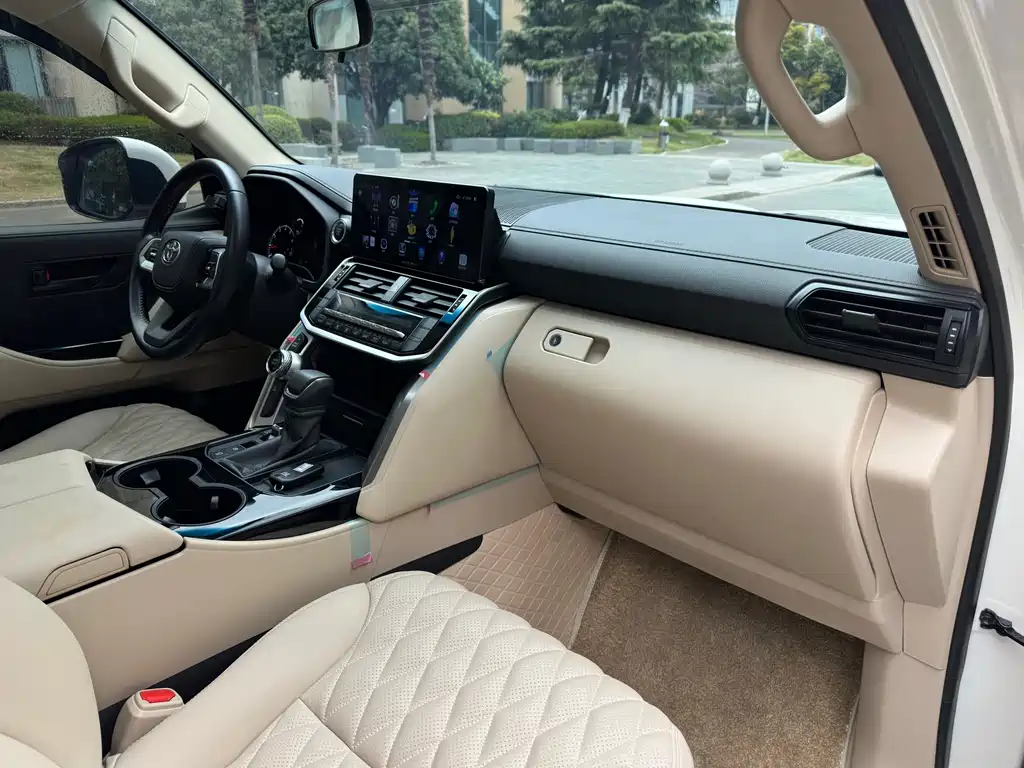 Toyota Land Cruiser 2023 — фото 12