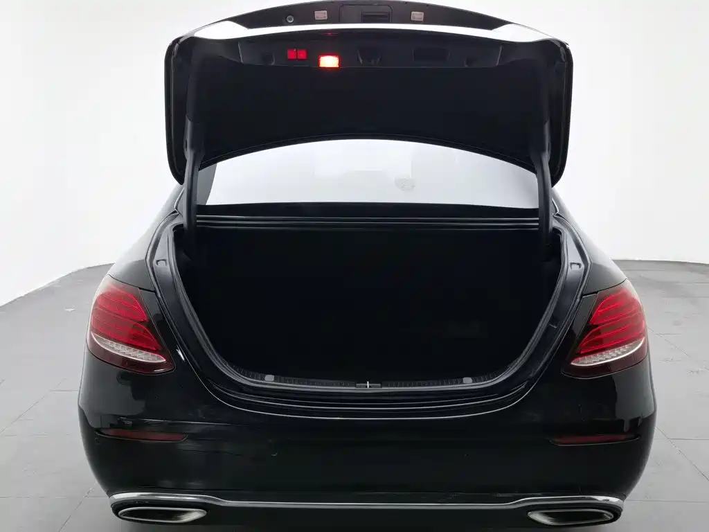 Mercedes-Benz E-Class 2019 — фото 16