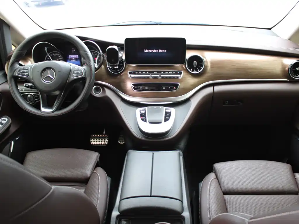 Mercedes-Benz V-Class 2024 — фото 13