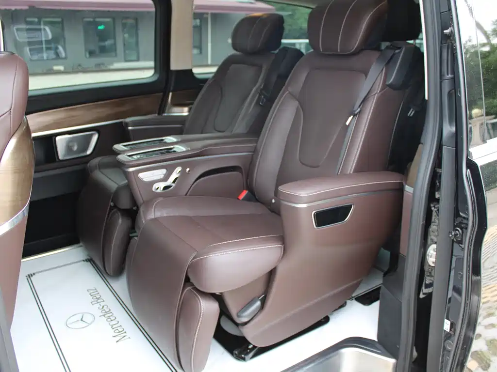 Mercedes-Benz V-Class 2024 — фото 16