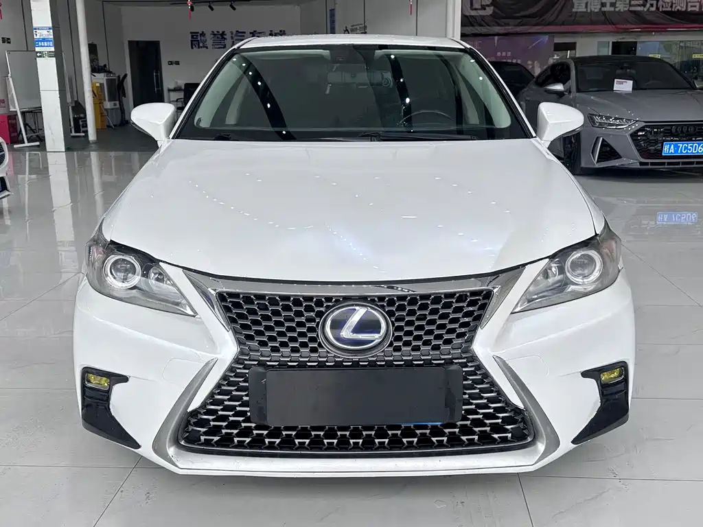 Lexus CT 2018 — фото 2