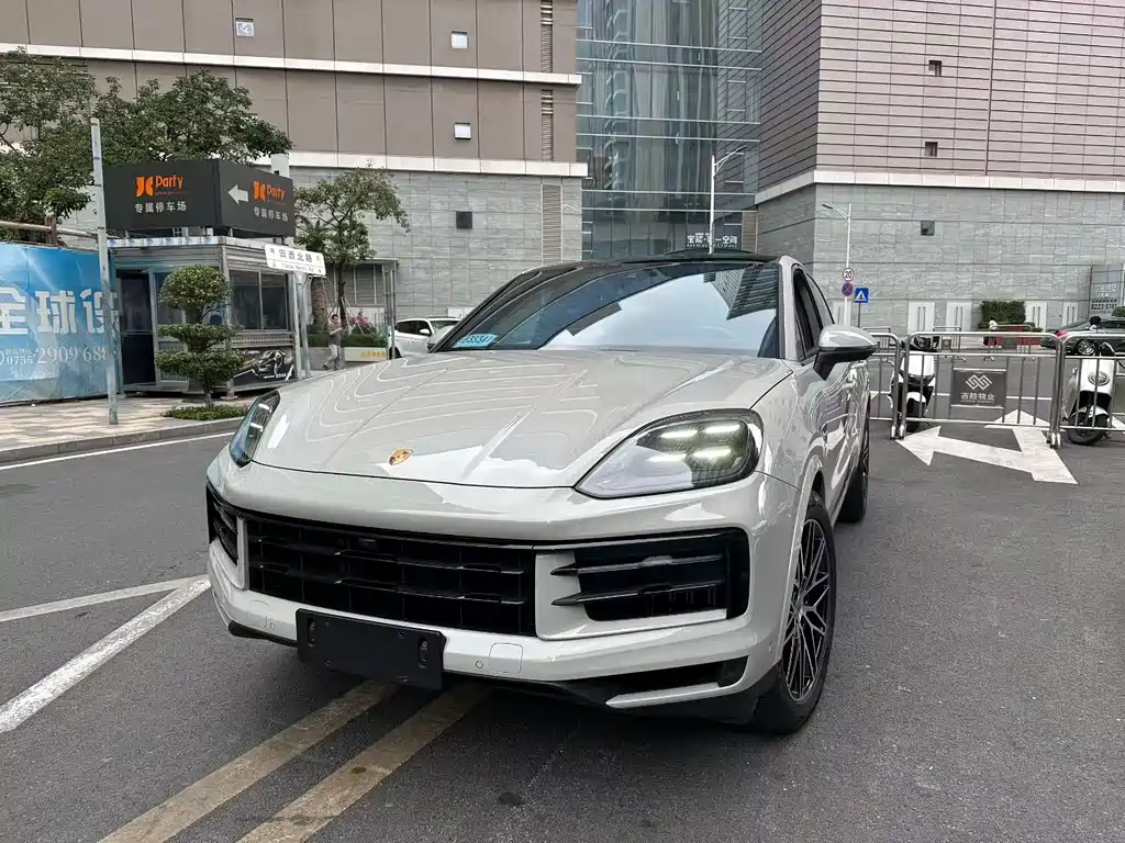 Porsche Cayenne 2024 — фото 1