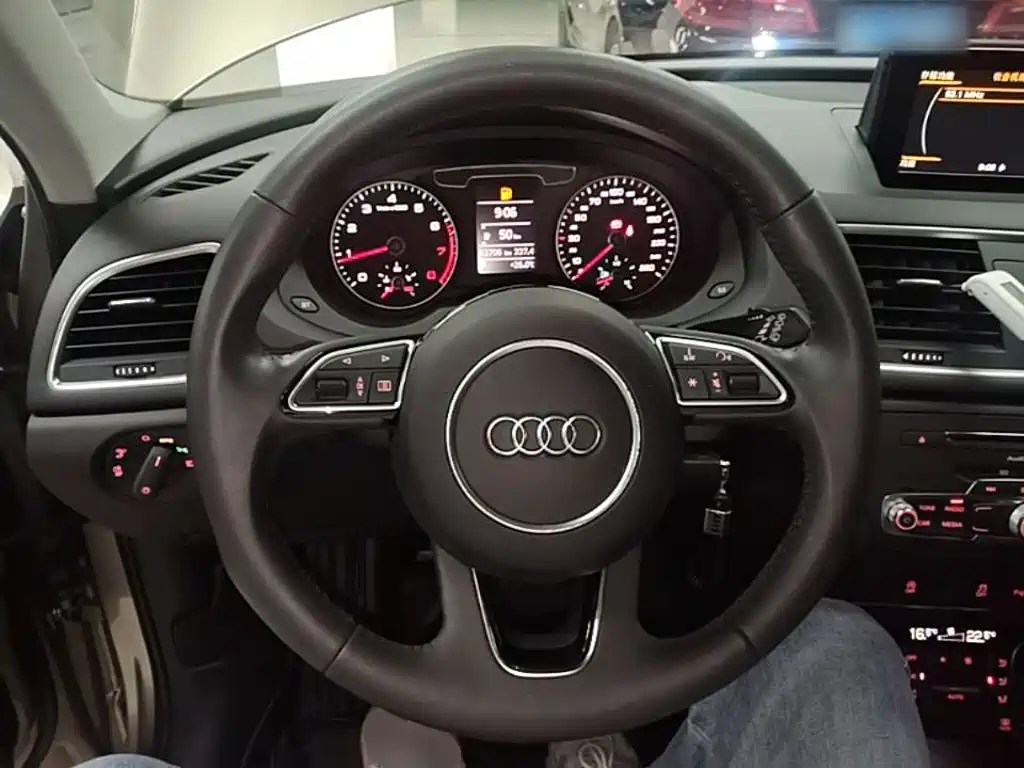Audi Q3 2018 — фото 11