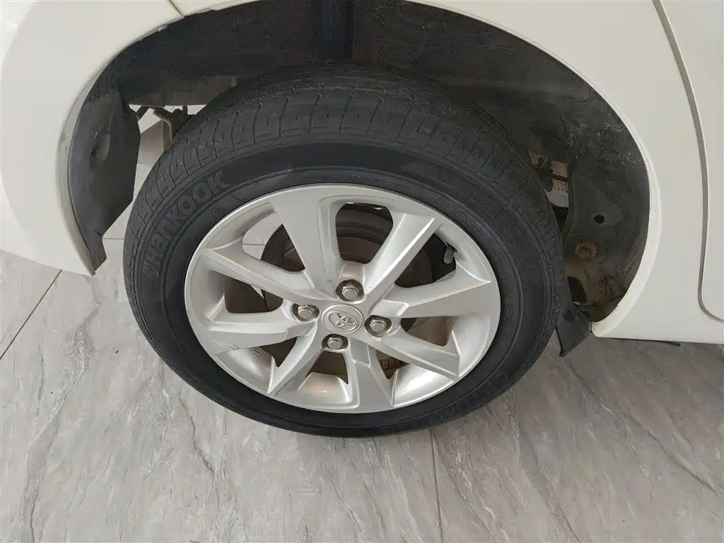 Toyota Yaris L 2015 — фото 30