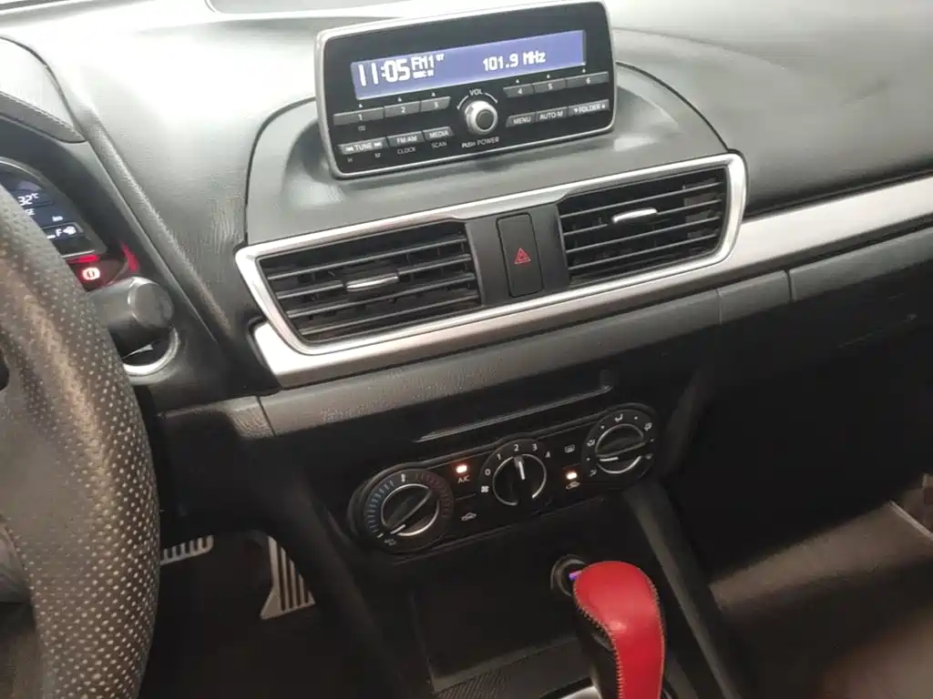 Mazda 3 Axela 2016 — фото 13