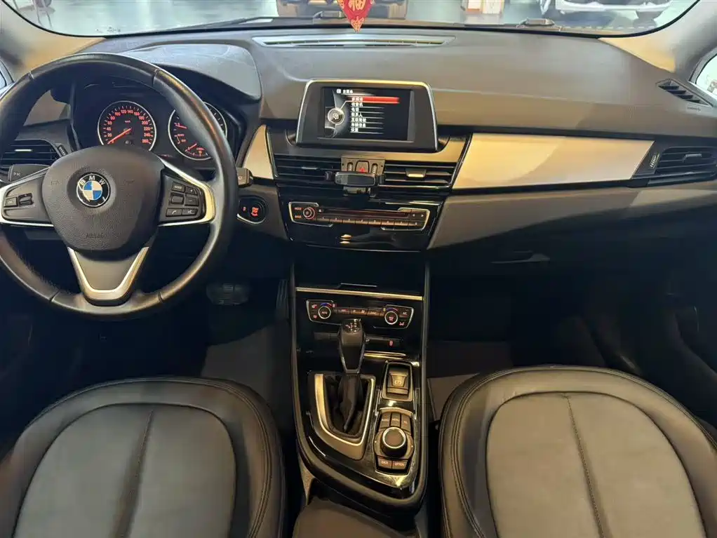 BMW 2 Series Active Tourer 2015 — фото 10