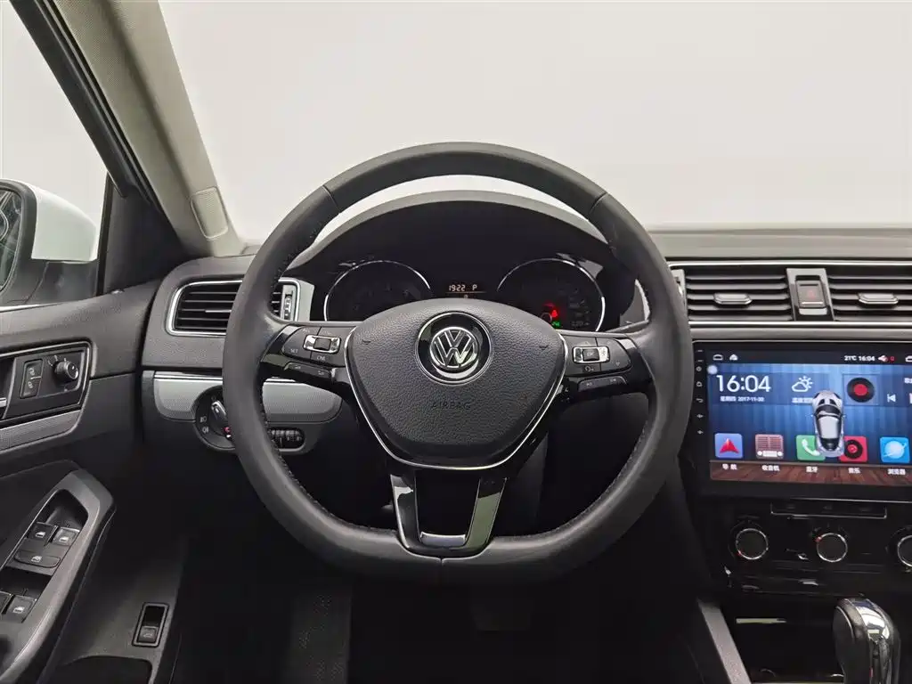 Volkswagen Sagitar 2018 — фото 11