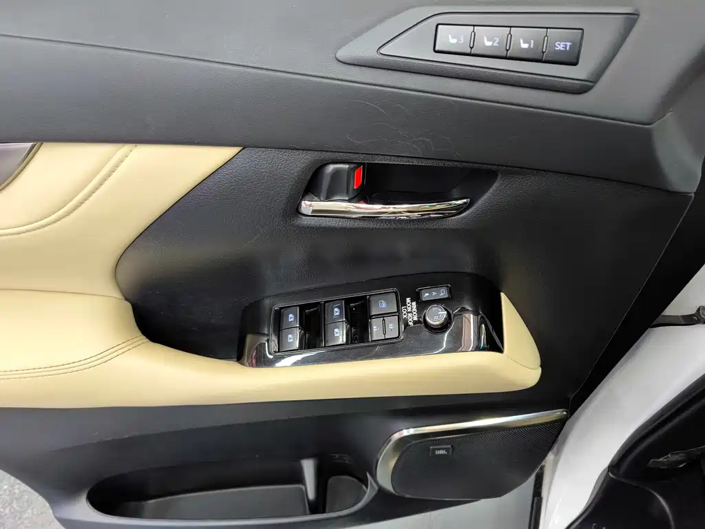 Toyota Alphard 2020 — фото 25