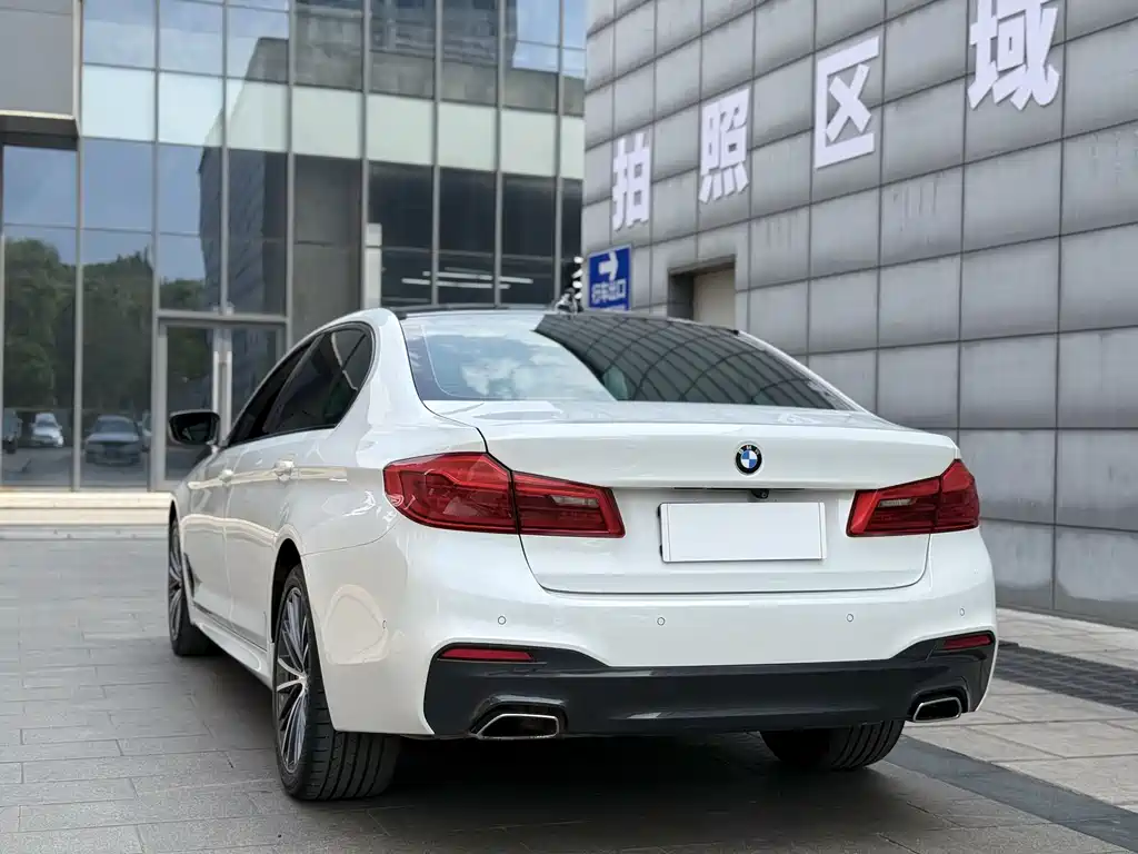 BMW 5 Series 2020 — фото 19