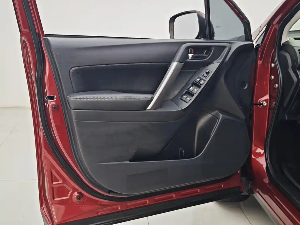Subaru Forester 2015 — фото 14