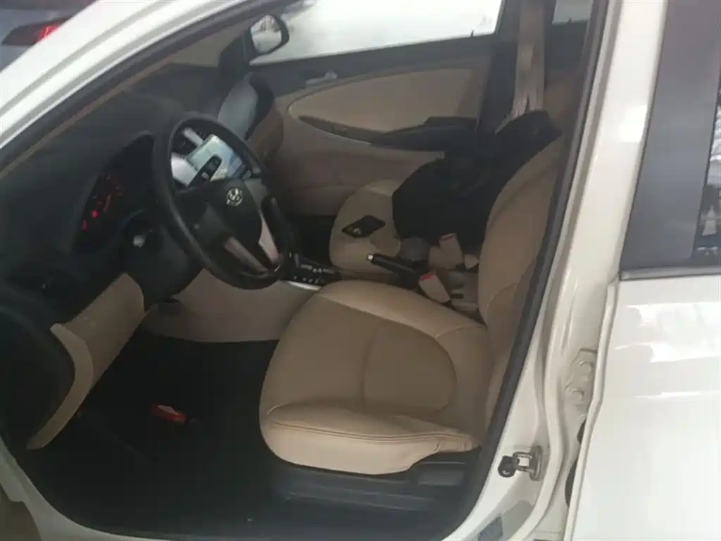 Hyundai Verna 2016 — фото 15