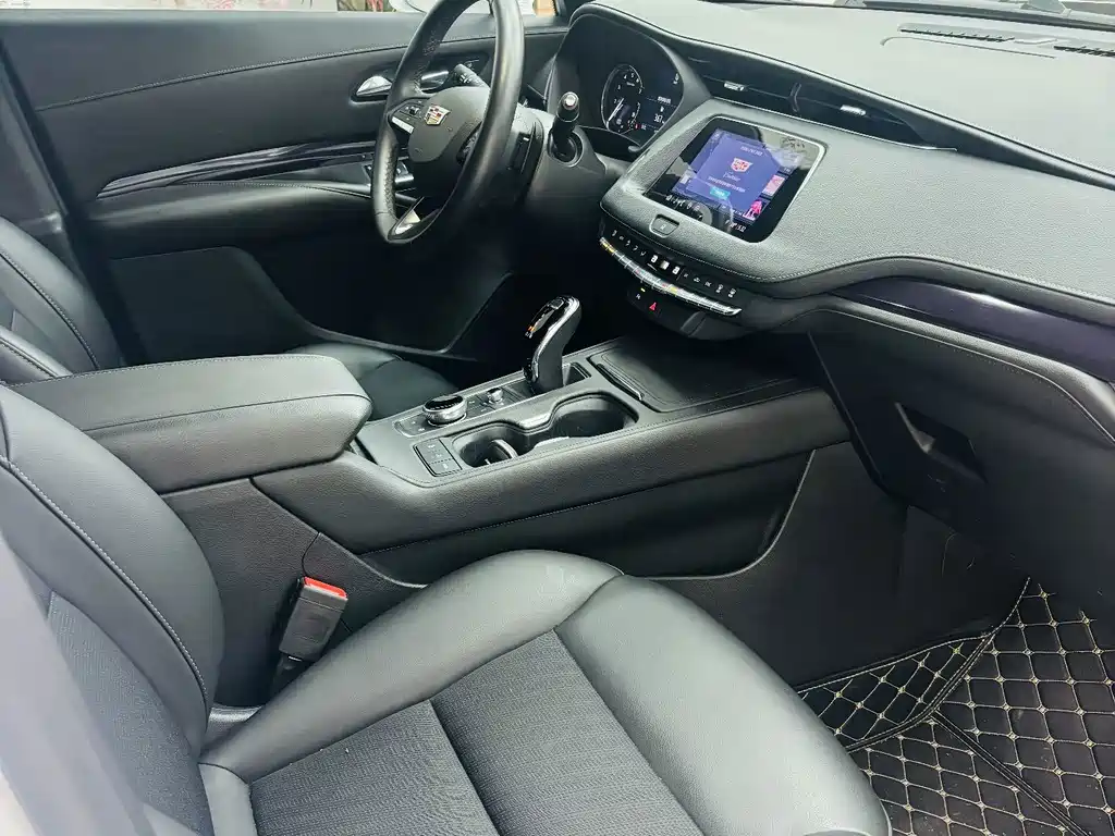 Cadillac XT4 2022 — фото 10