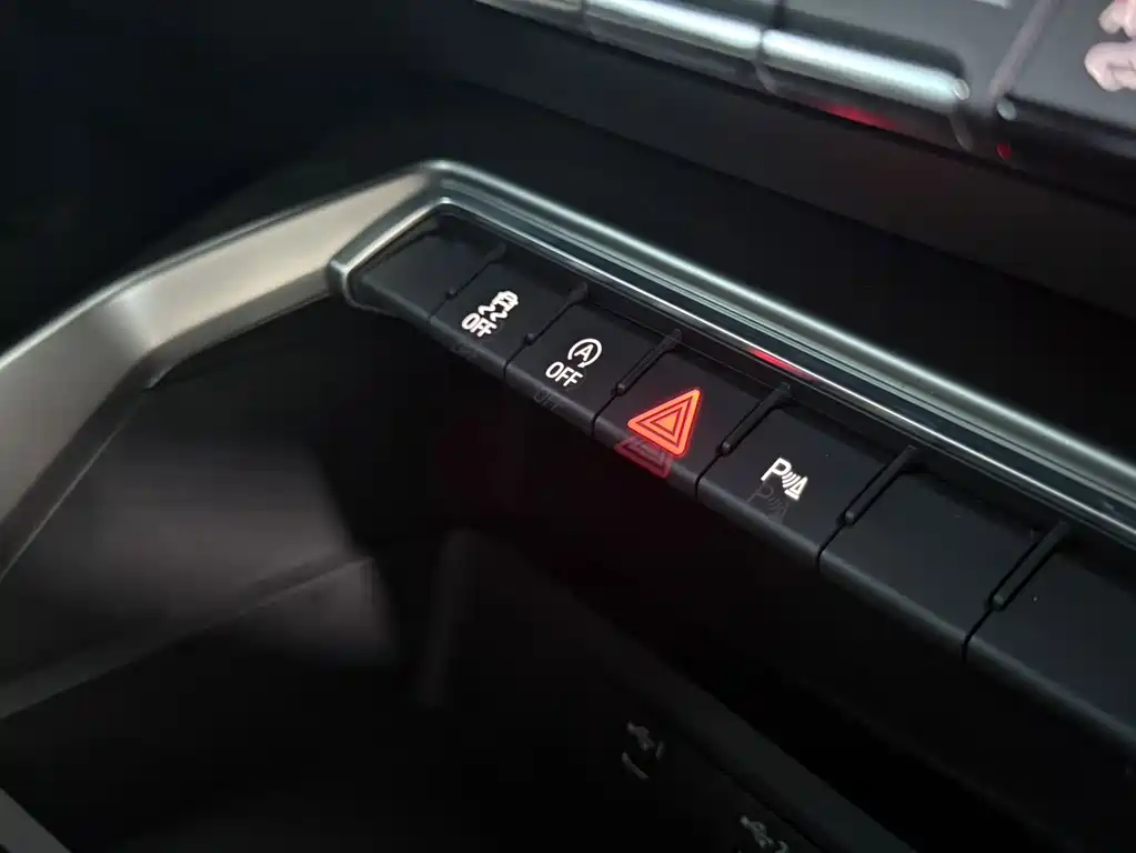 Audi A3 2023 — фото 18