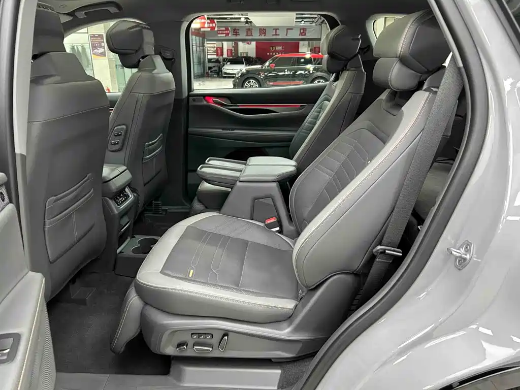 Ford Edge 2023 — фото 14