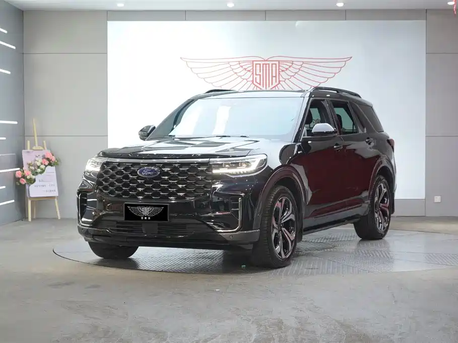 Ford Explorer 2023 — фото 1
