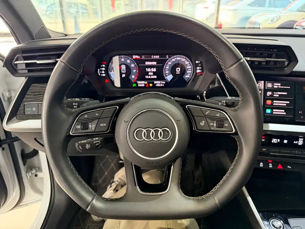 Audi A3 2023 — фото 12