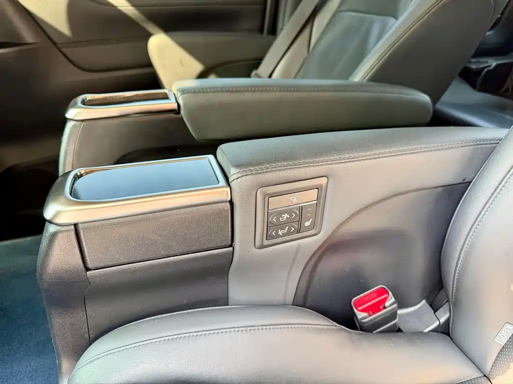 Toyota Vellfire 2022 — фото 11
