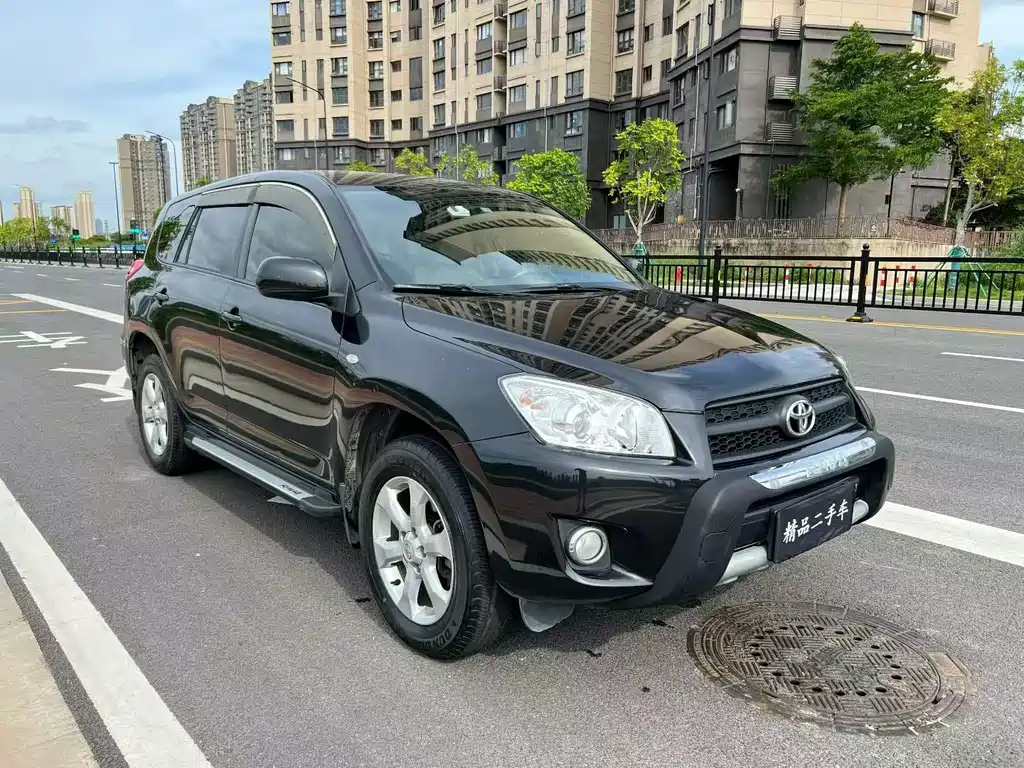 Toyota RAV4 2013 — фото 3